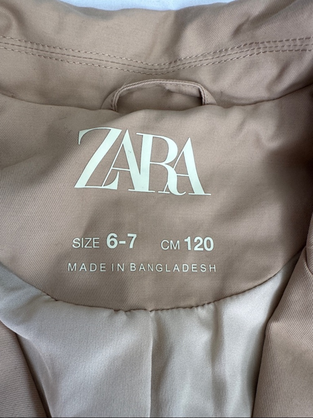 Helllo SPRING this Zara Tan Trench Coat is perfect for those rainy days - Picture 2 of 7